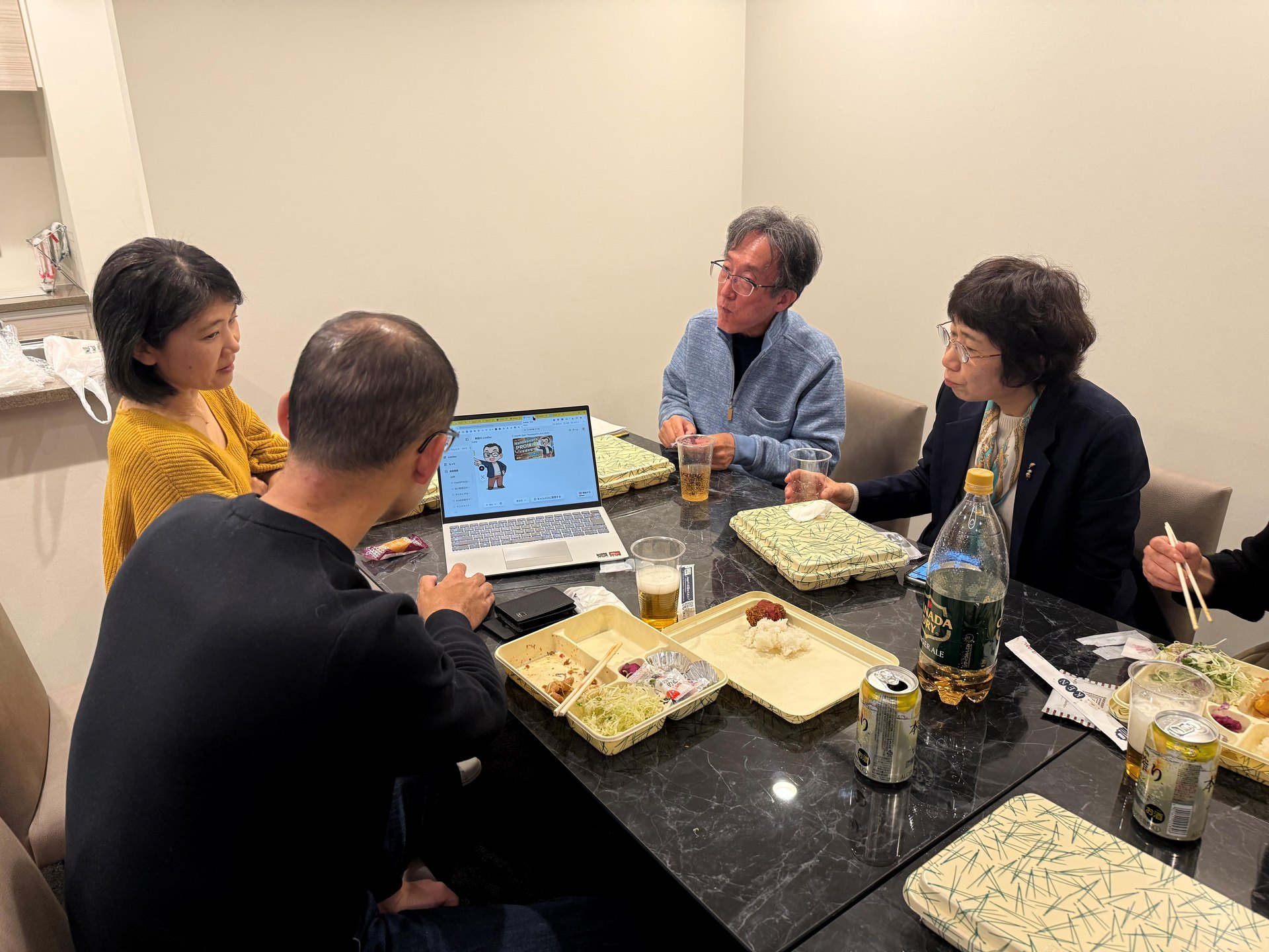 毎月のリアル懇親会の様子